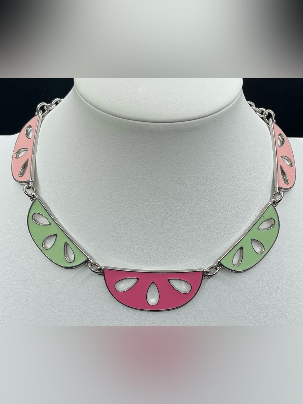 COLORFUL PINK AND GREEN ENAMEL SILVER TONE CHOKER NECKLACE WITH METALLIC CLASP